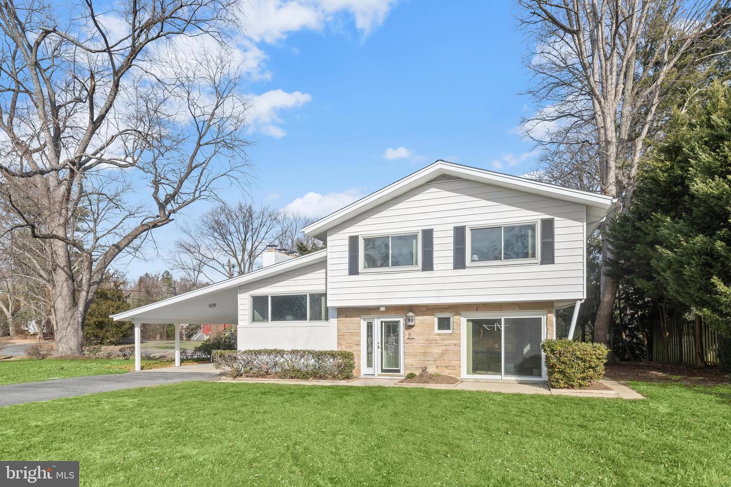 16 Wilelinor Drive, Edgewater