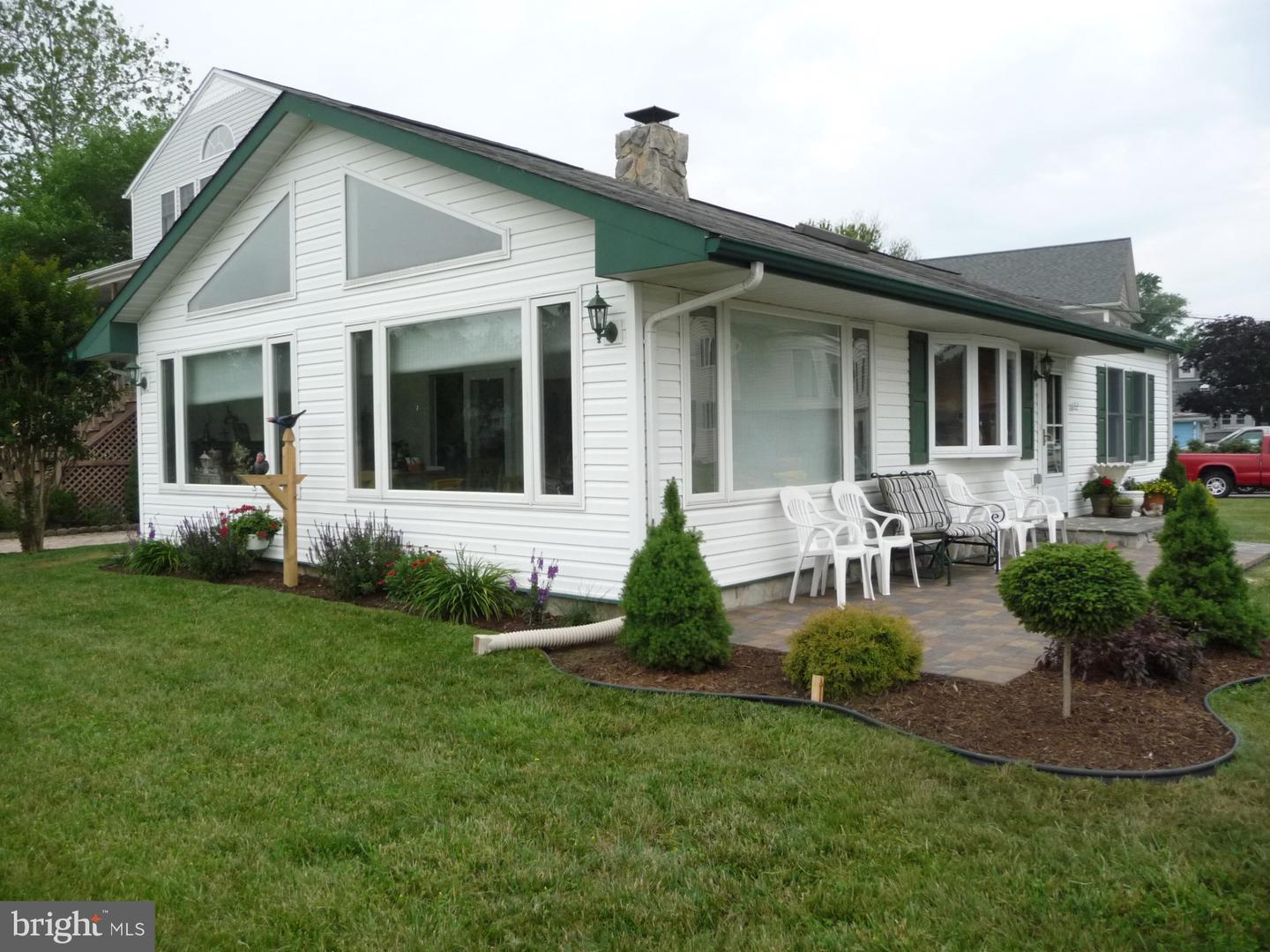 1622 Grange Road, Edgewater