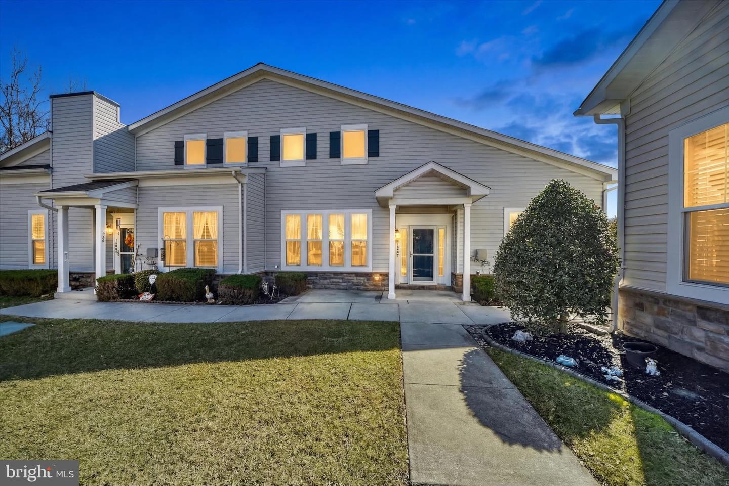124 Jacobia Drive #b-8, Pasadena