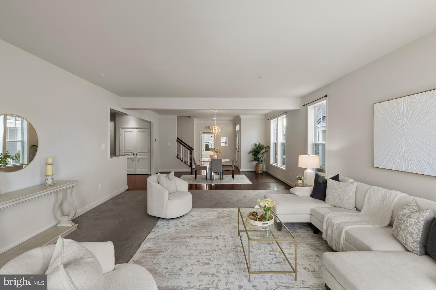 2857 Dragon Fly, Odenton