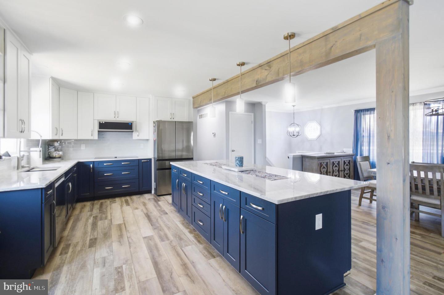 1436 Oak Bluff Road, Edgewater