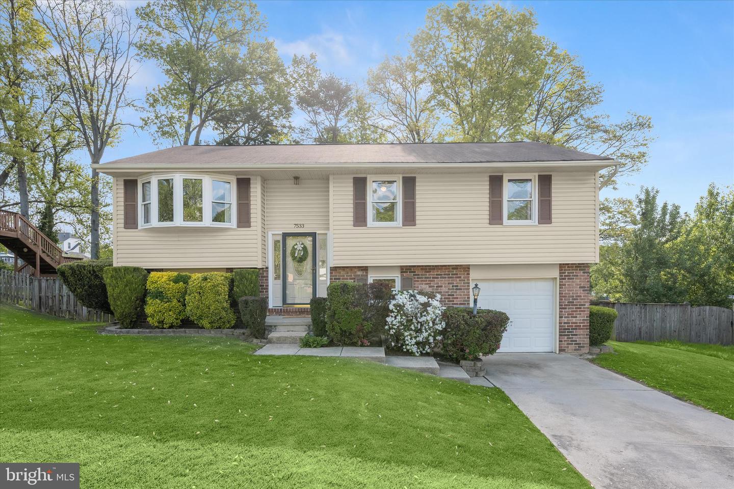 7533 Lemon Tree Court, Hanover