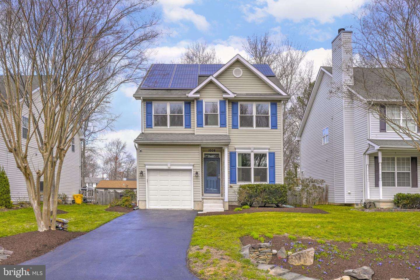 1006 Henry Avenue, West River