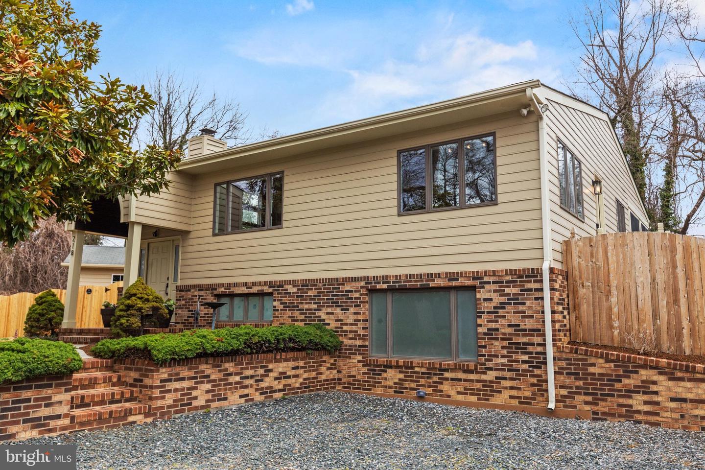 218 Lees Lane, Edgewater