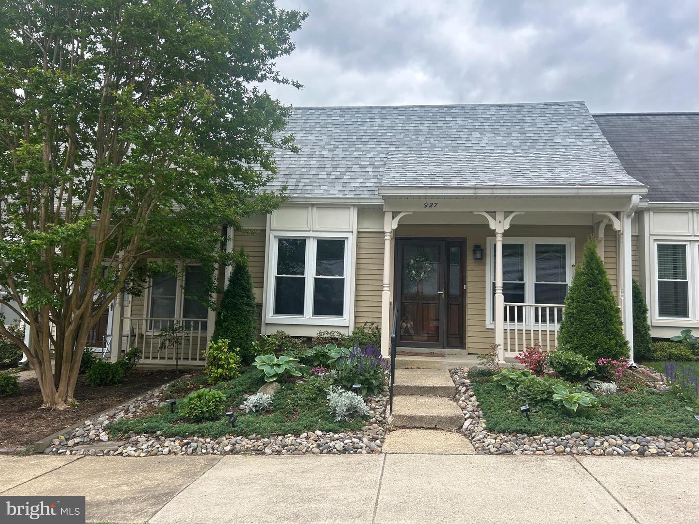 927 Riversedge Circle