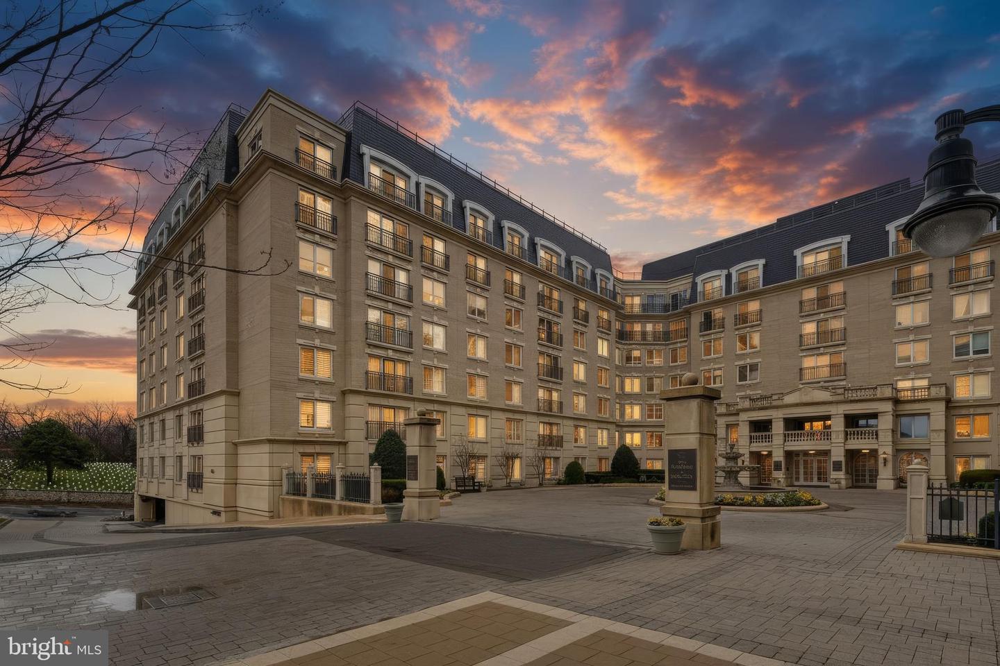 5 Park Place #425