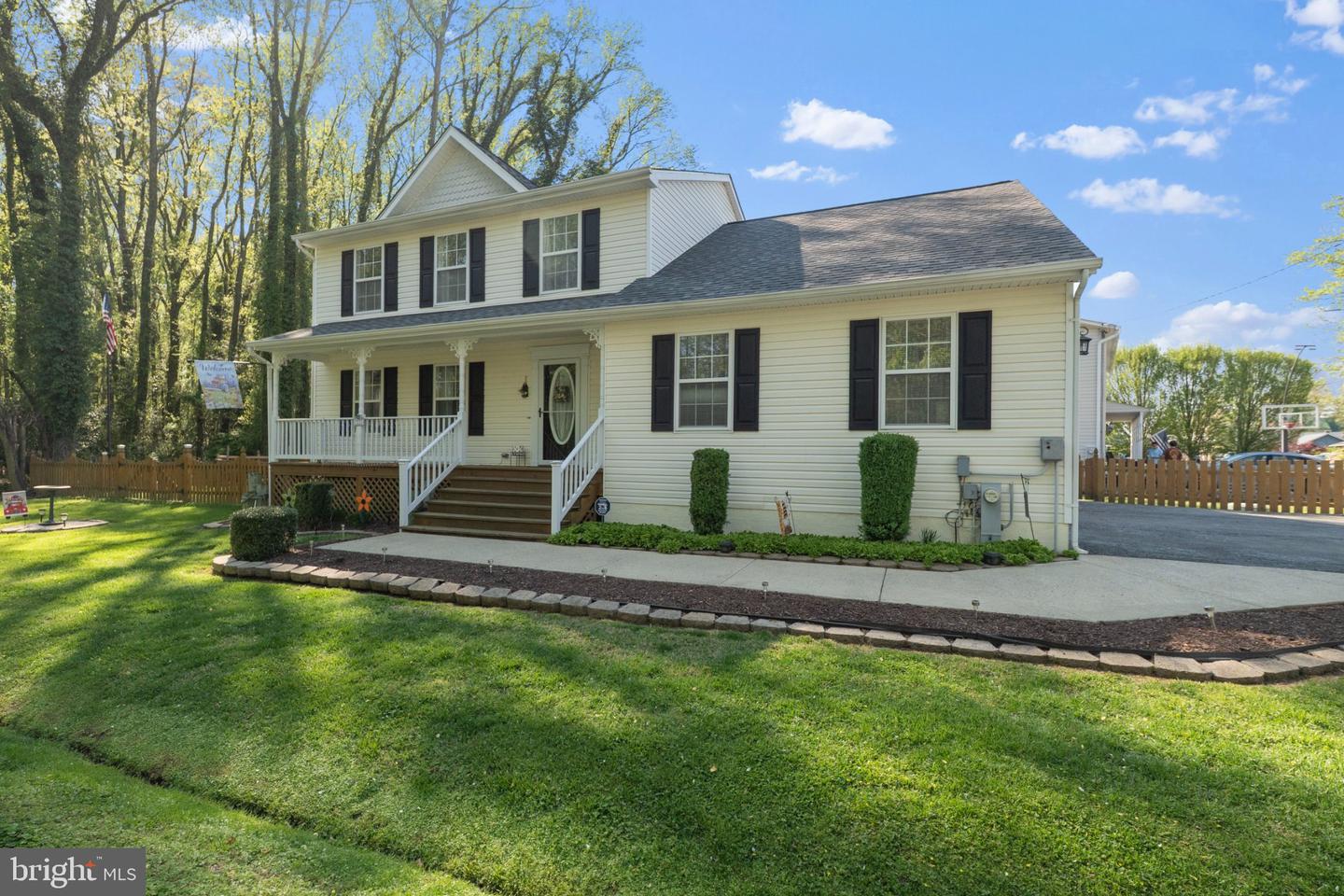 1221 Cedar Ln