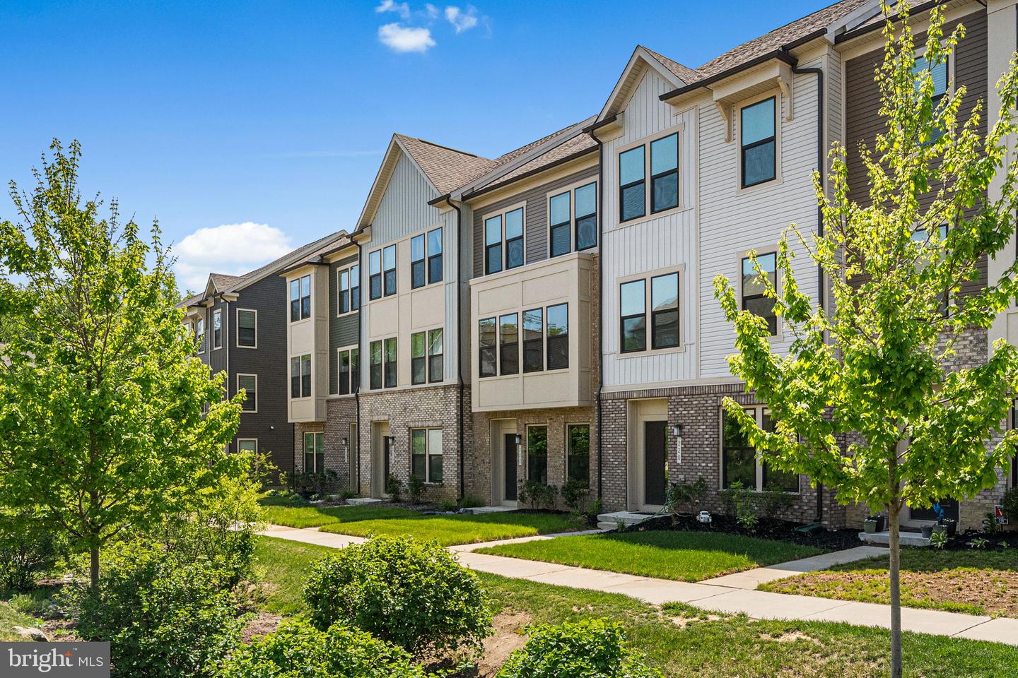 222 Narrowleaf Way, Laurel