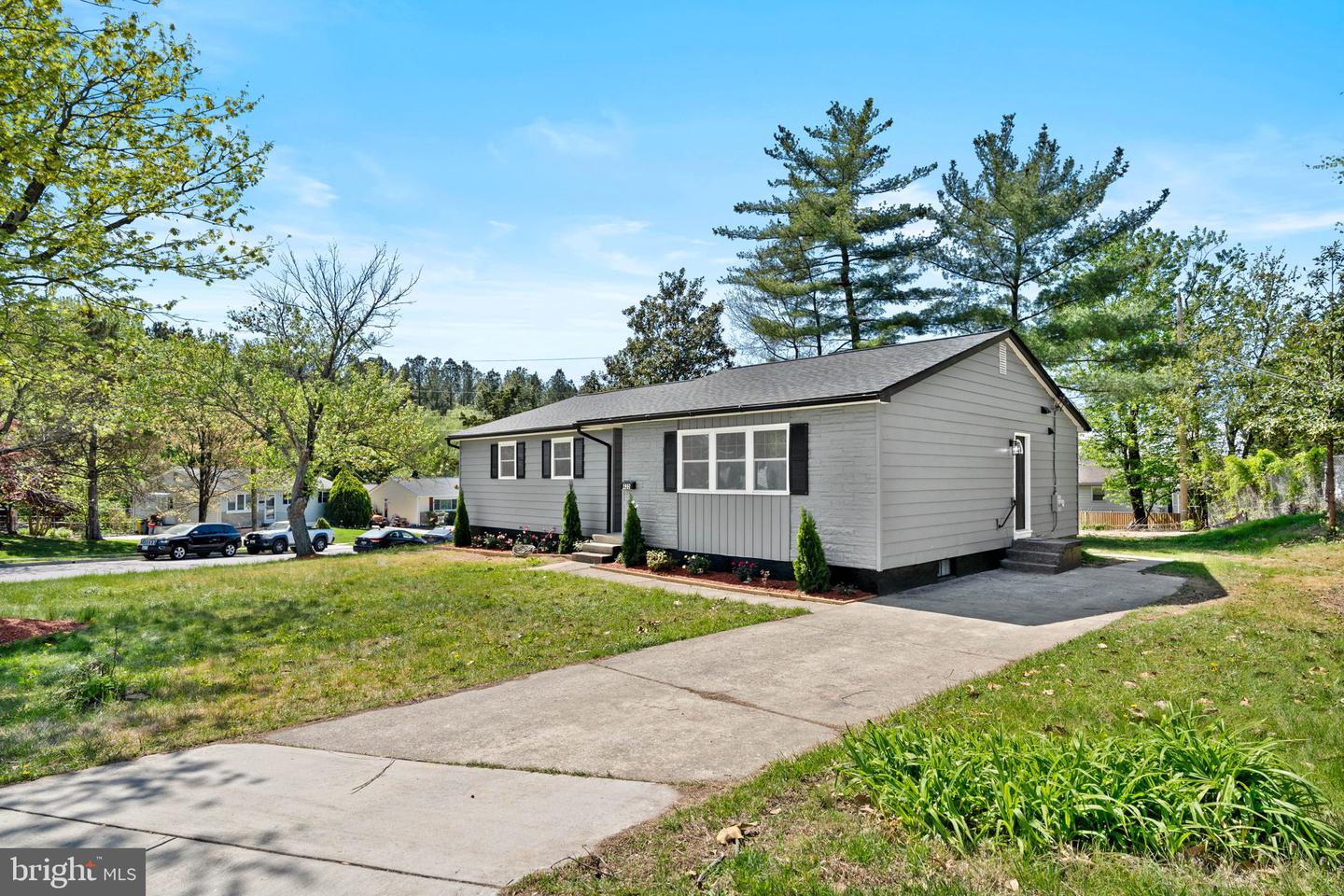 435 Yellow Springs S, Laurel