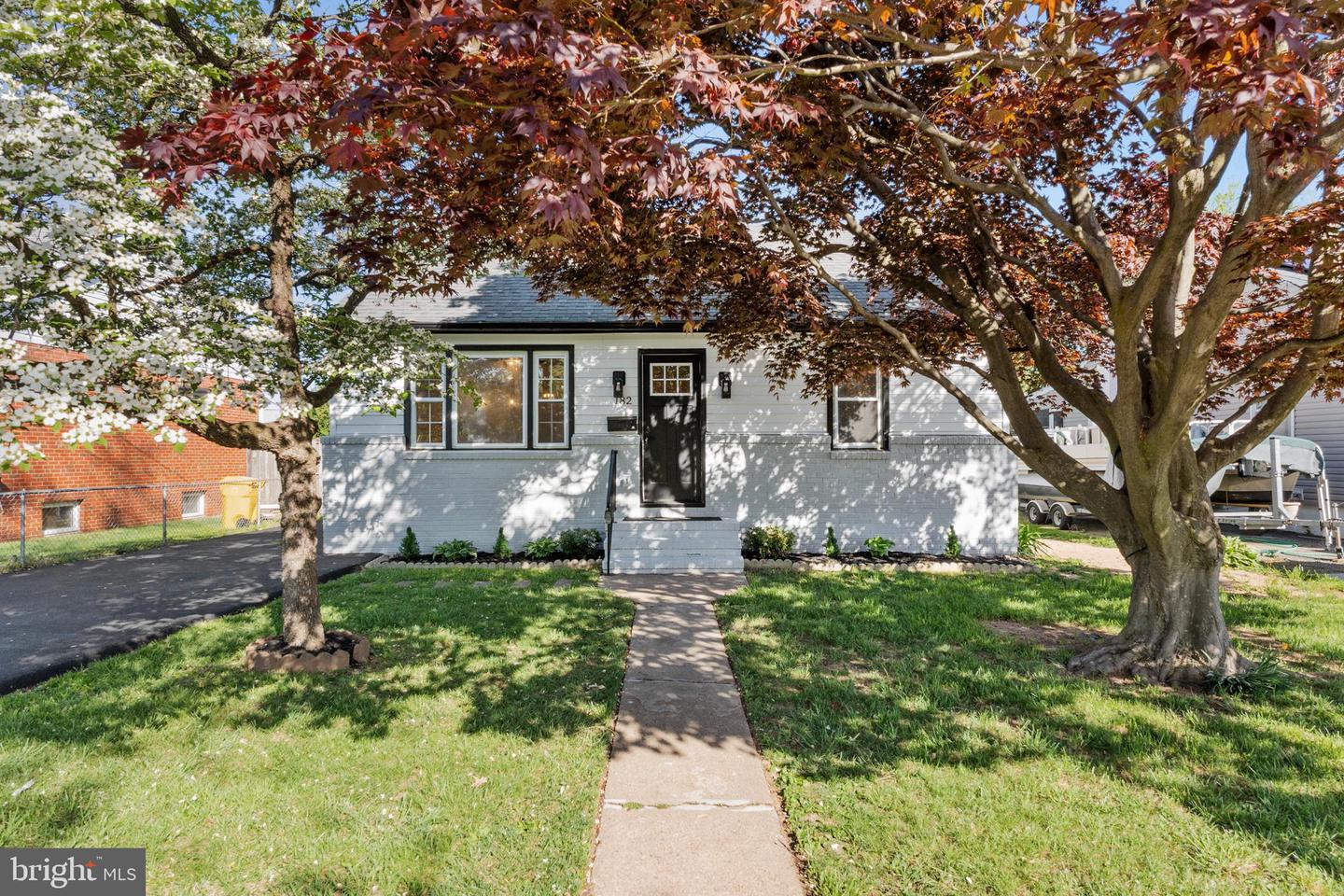 182 Lake Road, Pasadena