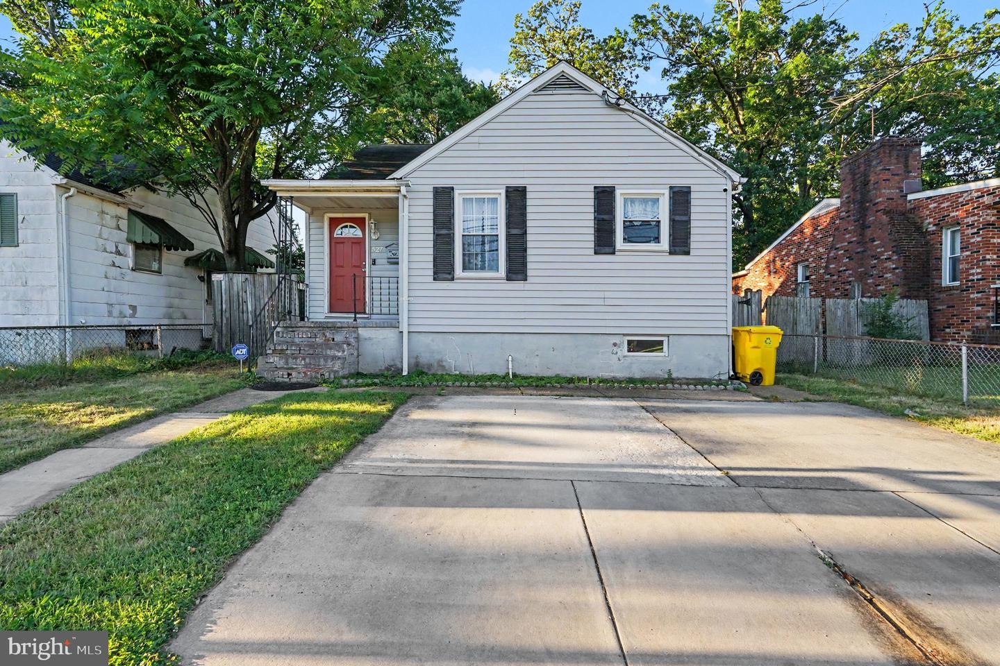 527 Stewart Avenue