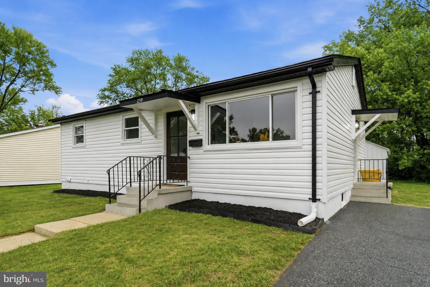 259 Marganza S, Laurel
