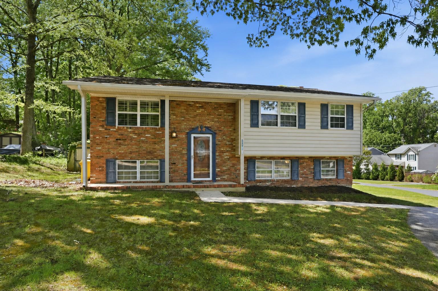1196 Green Holly Drive, Annapolis