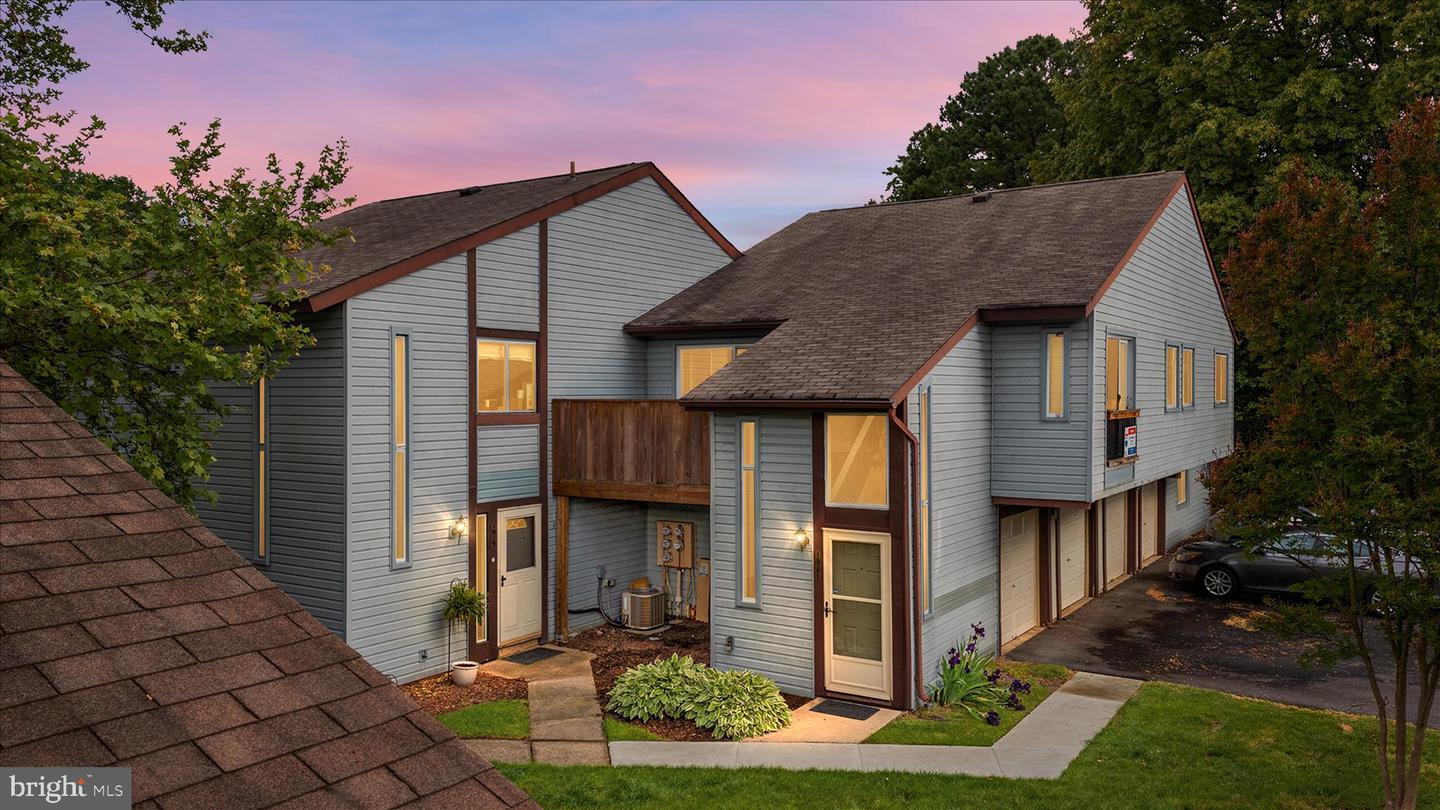 1921 Everglade Court