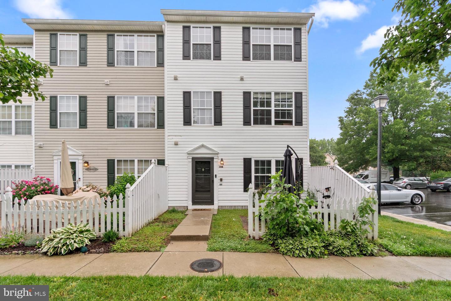 10 Ironstone Court