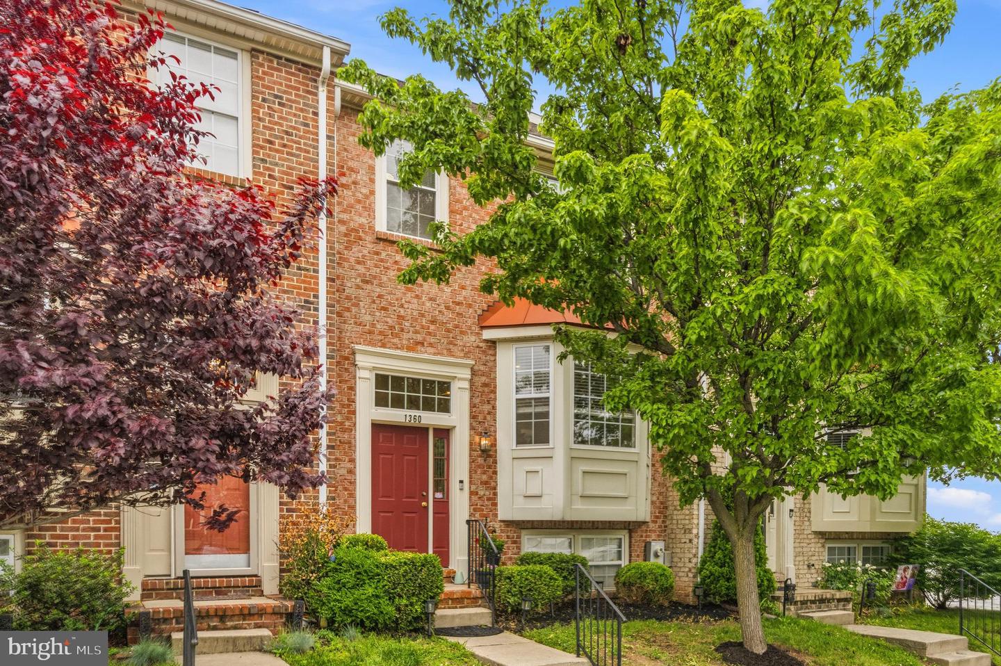 1360 River Bank, Stoney Beach