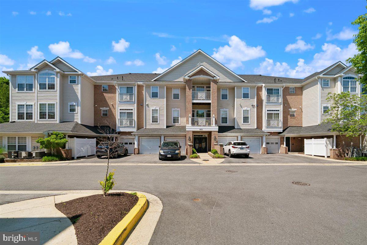 421 Hamlet Club Drive #302, Edgewater
