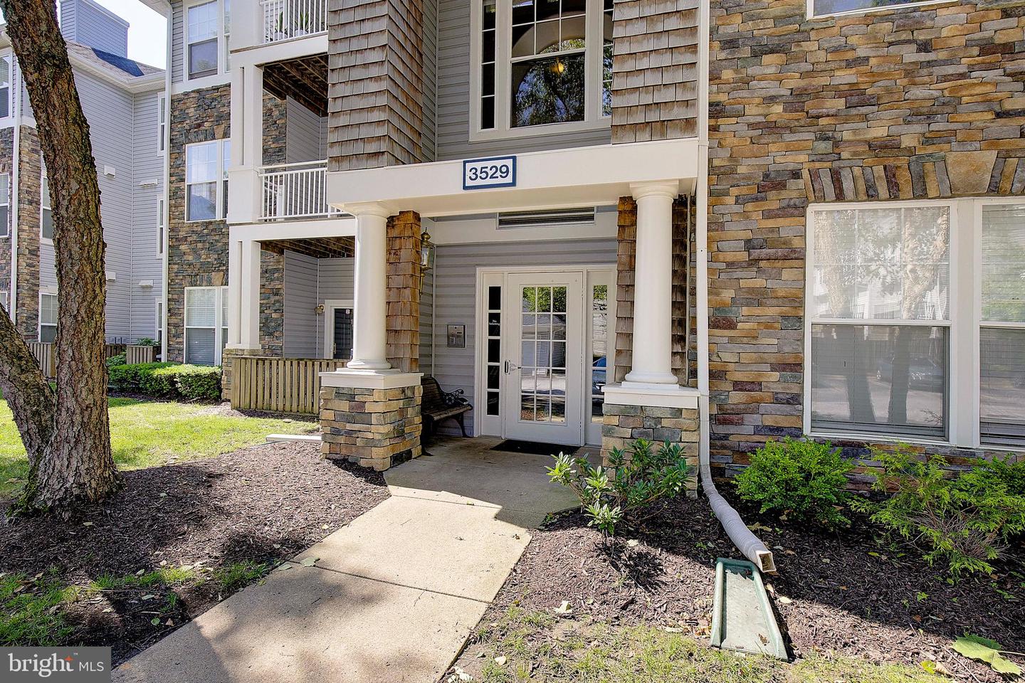 3529 Piney Woods Place #i002