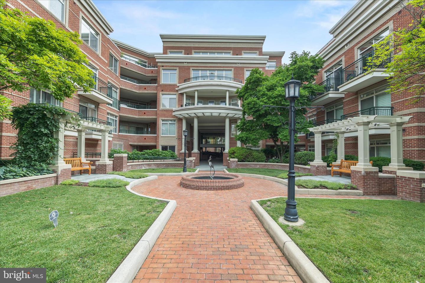66 Franklin Street #418