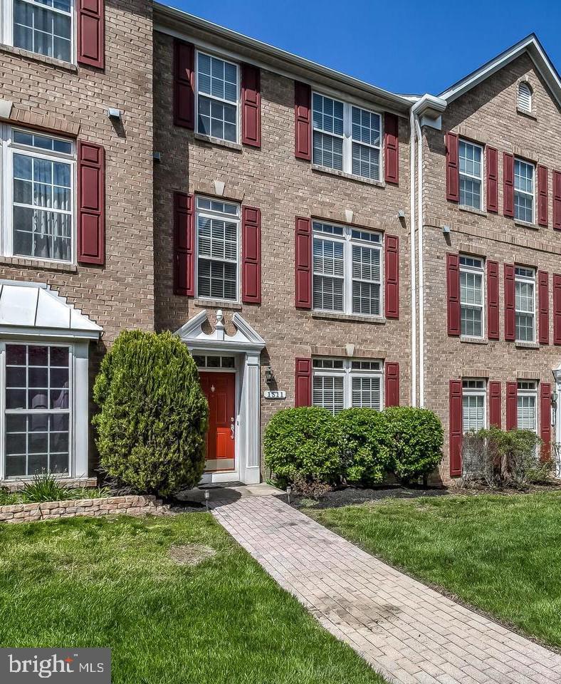 1511 Martock Lane