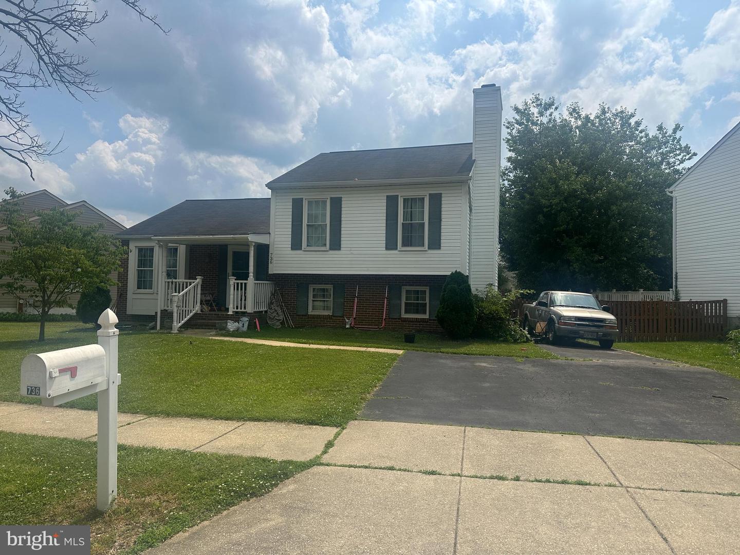 736 Sunnyfield Lane