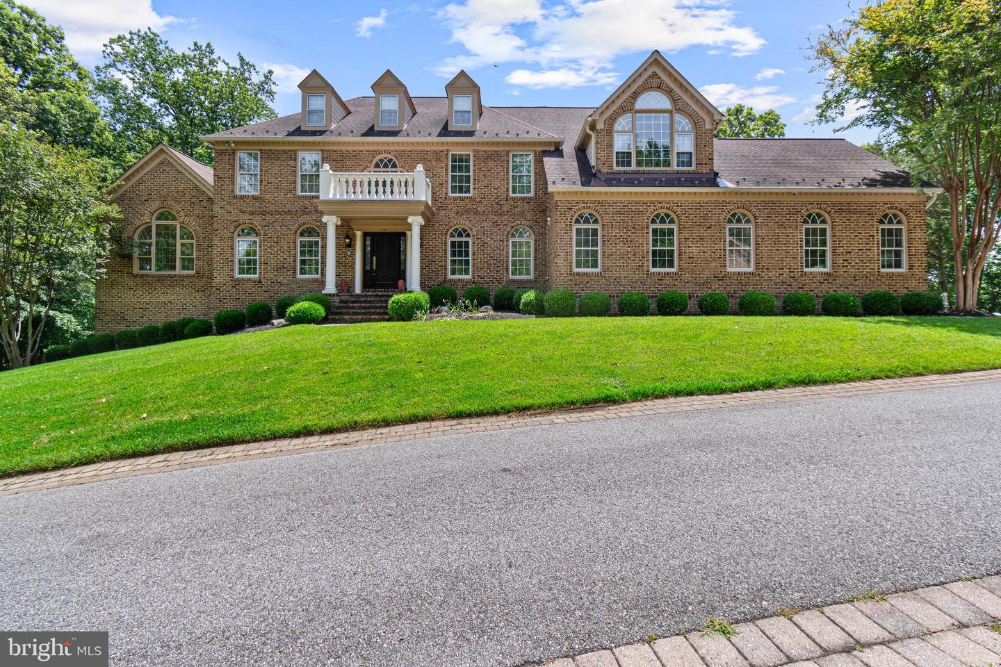 900 Weather Vane Way