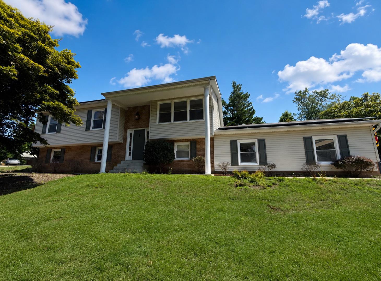 736 Hillmeade Road, Edgewater