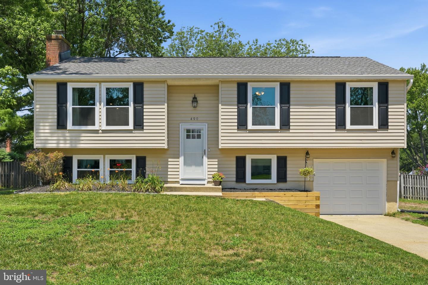 490 Eleanor Lane
