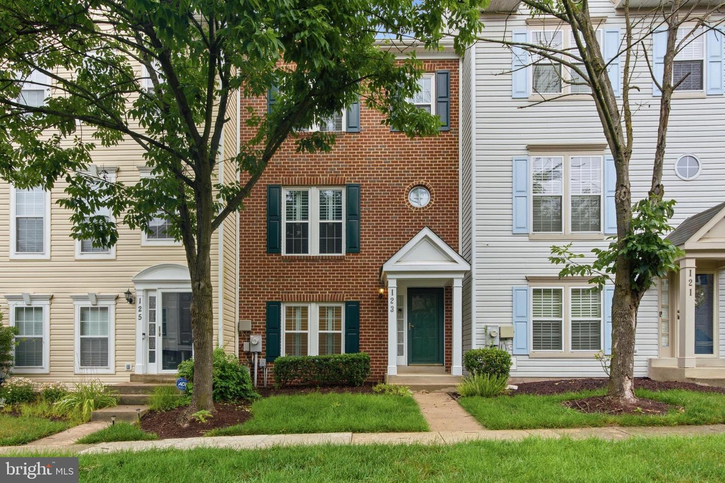 123 Blackbird Hill Lane