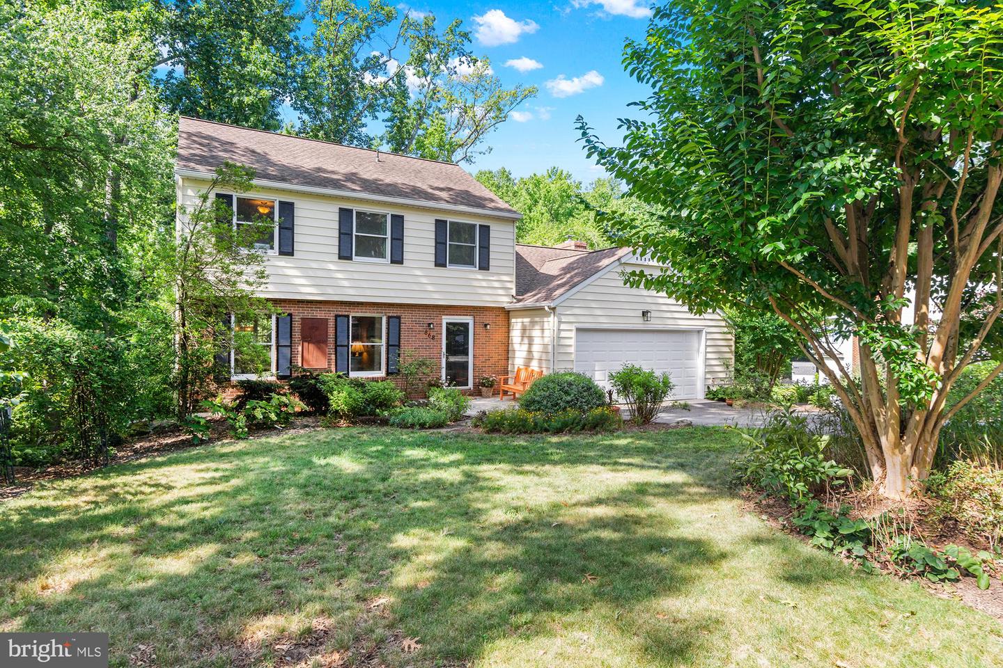 868 Twin Harbor Drive