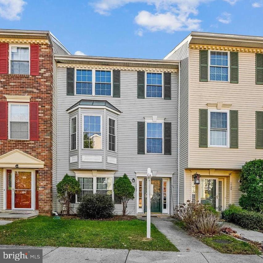 1727 Wood Carriage Way #105