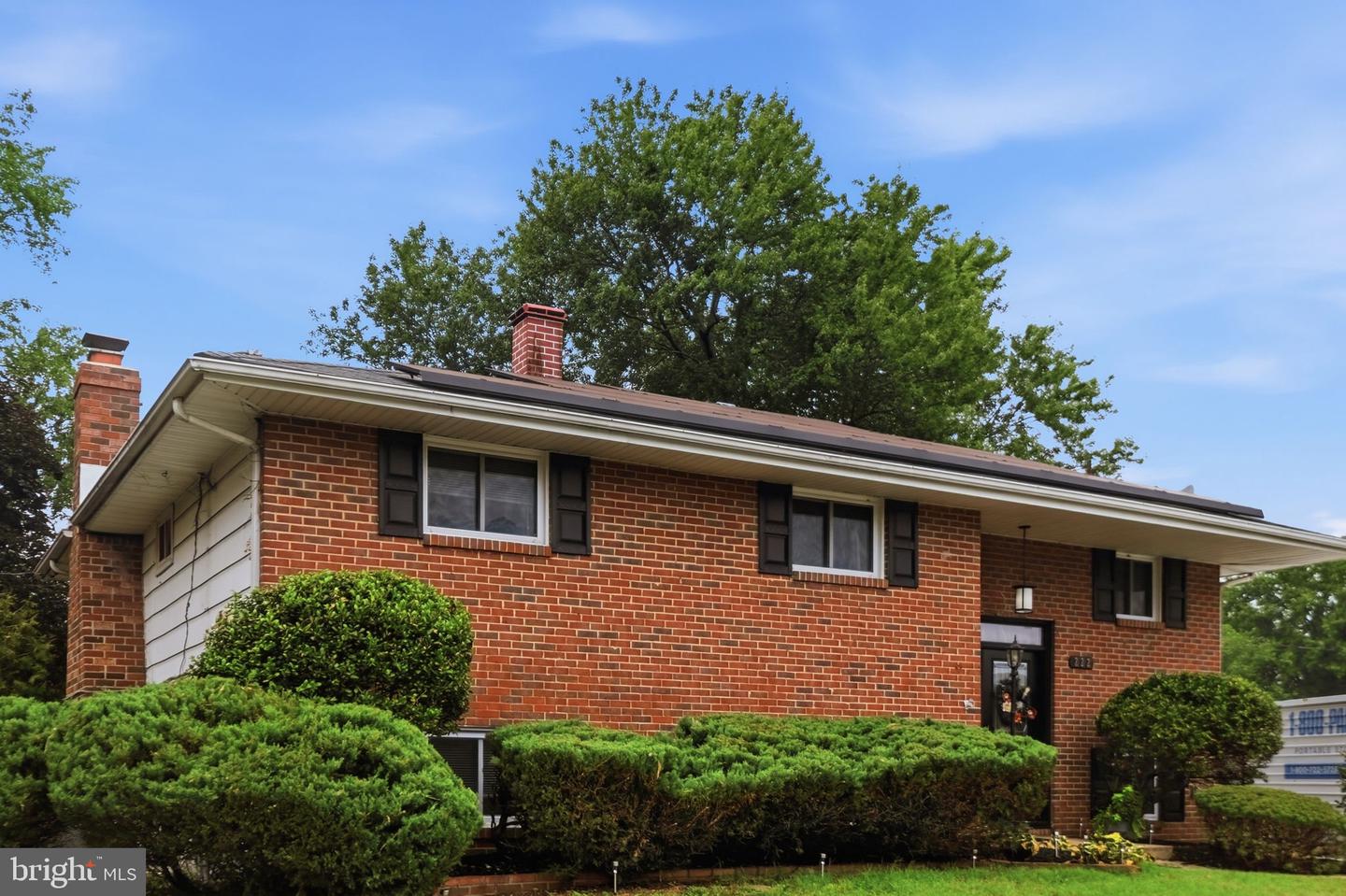 222 Royal Arms Dle