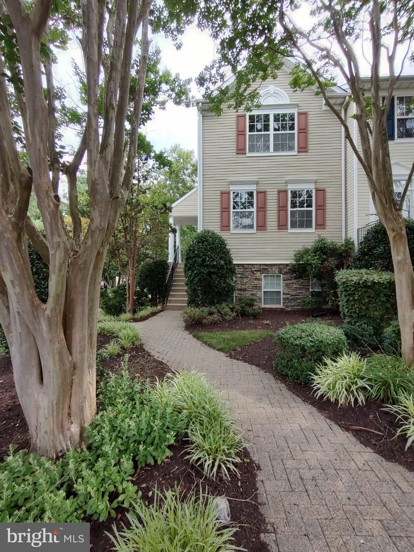 2702 Cherrywood Court