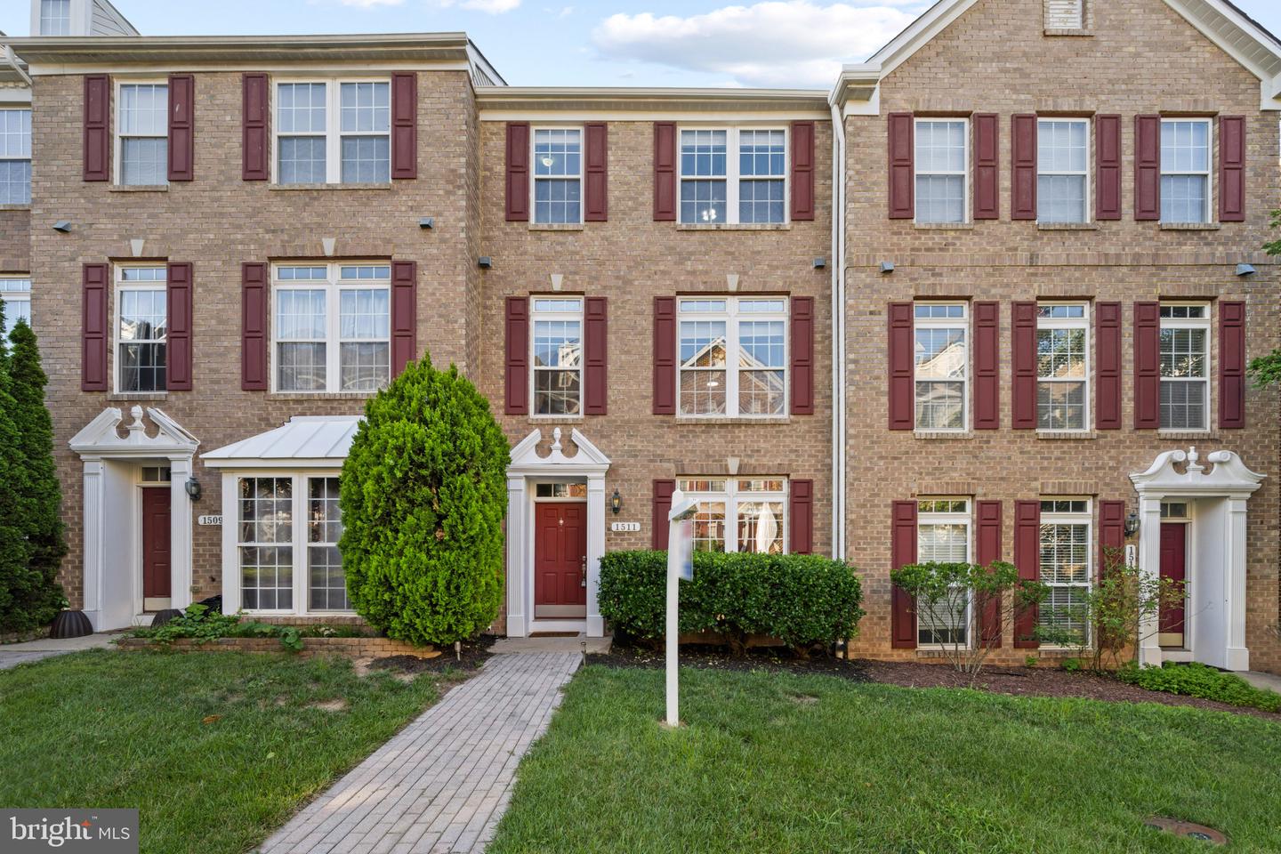 1511 Martock Lane