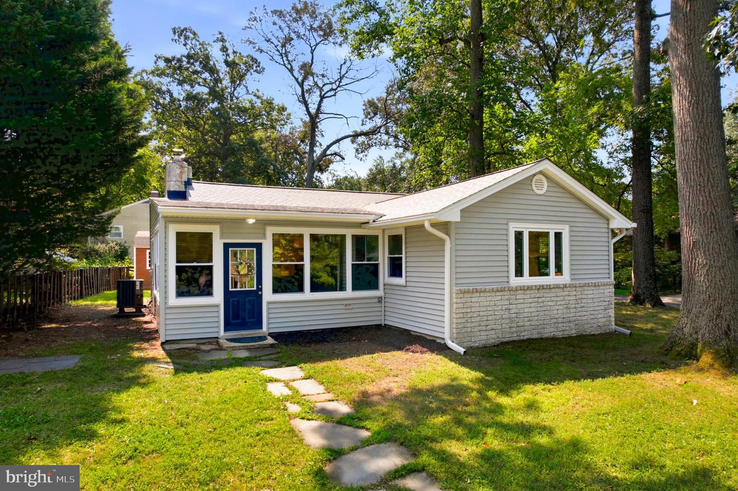 790 Rolling View Drive
