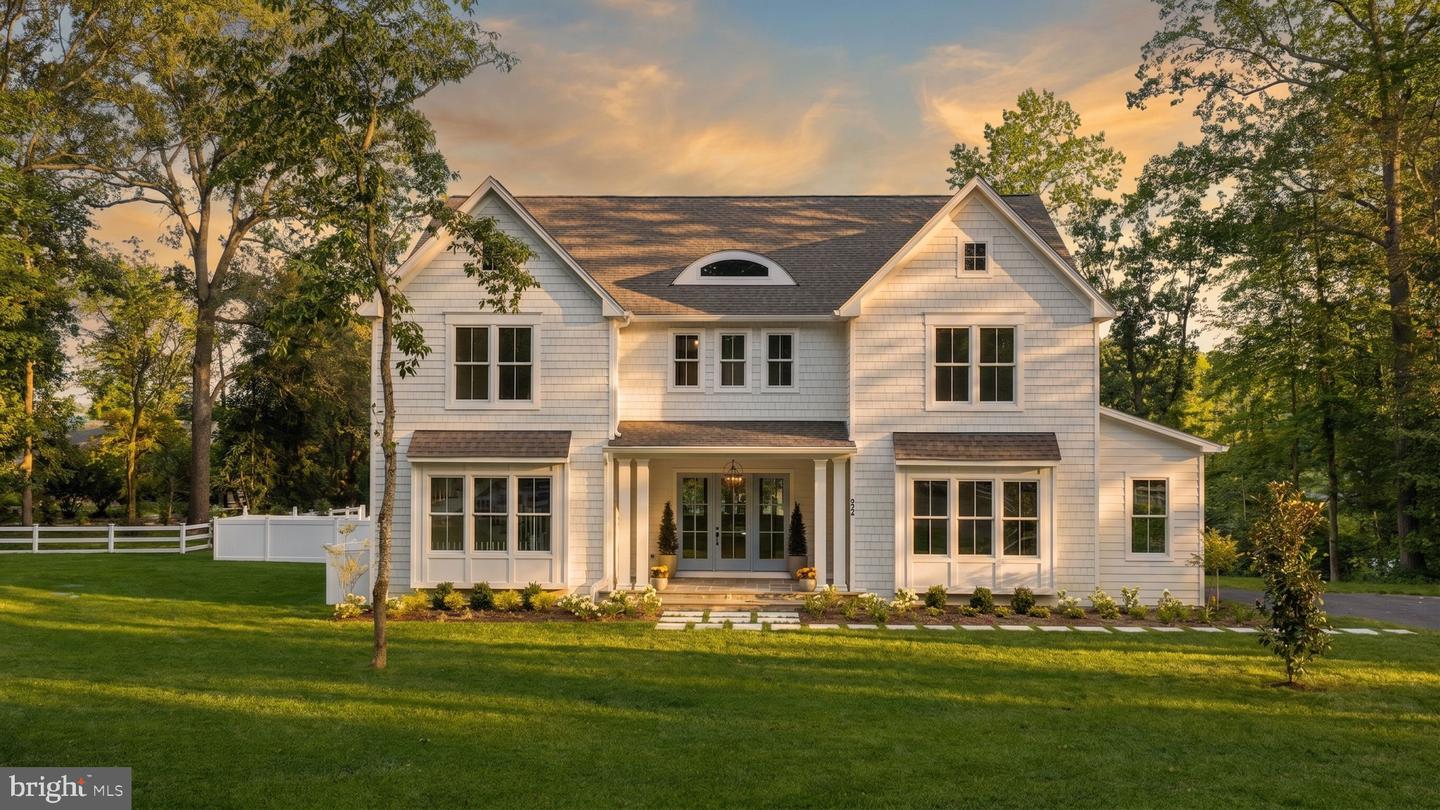 916 A Woodward Lane