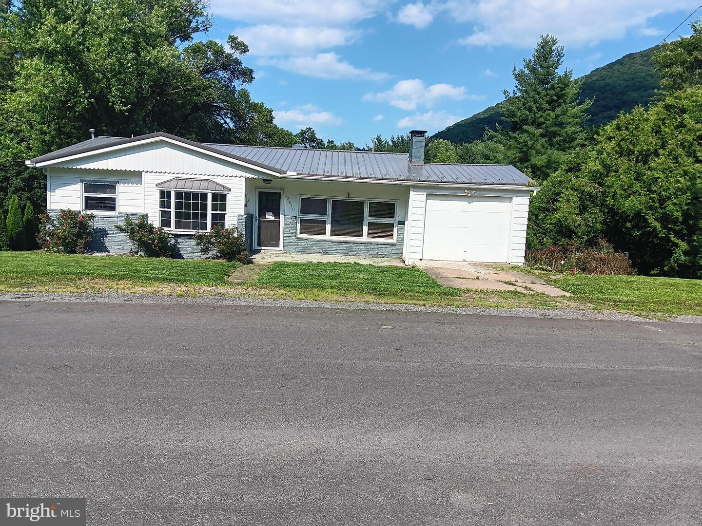 12610 Bowling Street, Cumberland