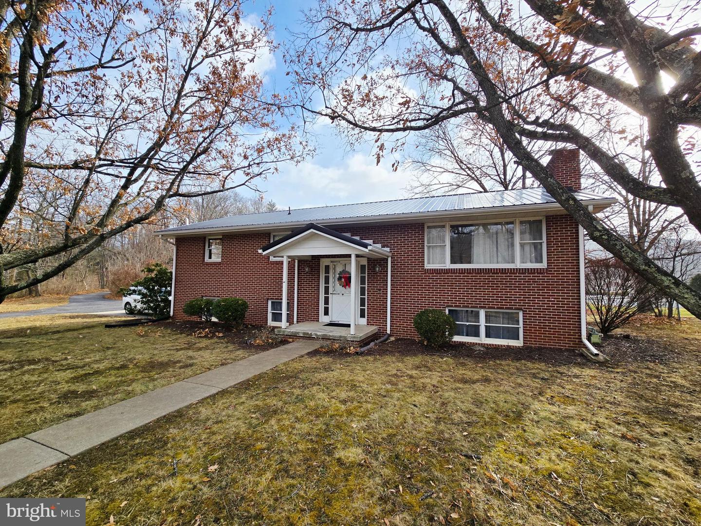 1064 Pine Street, Lavale