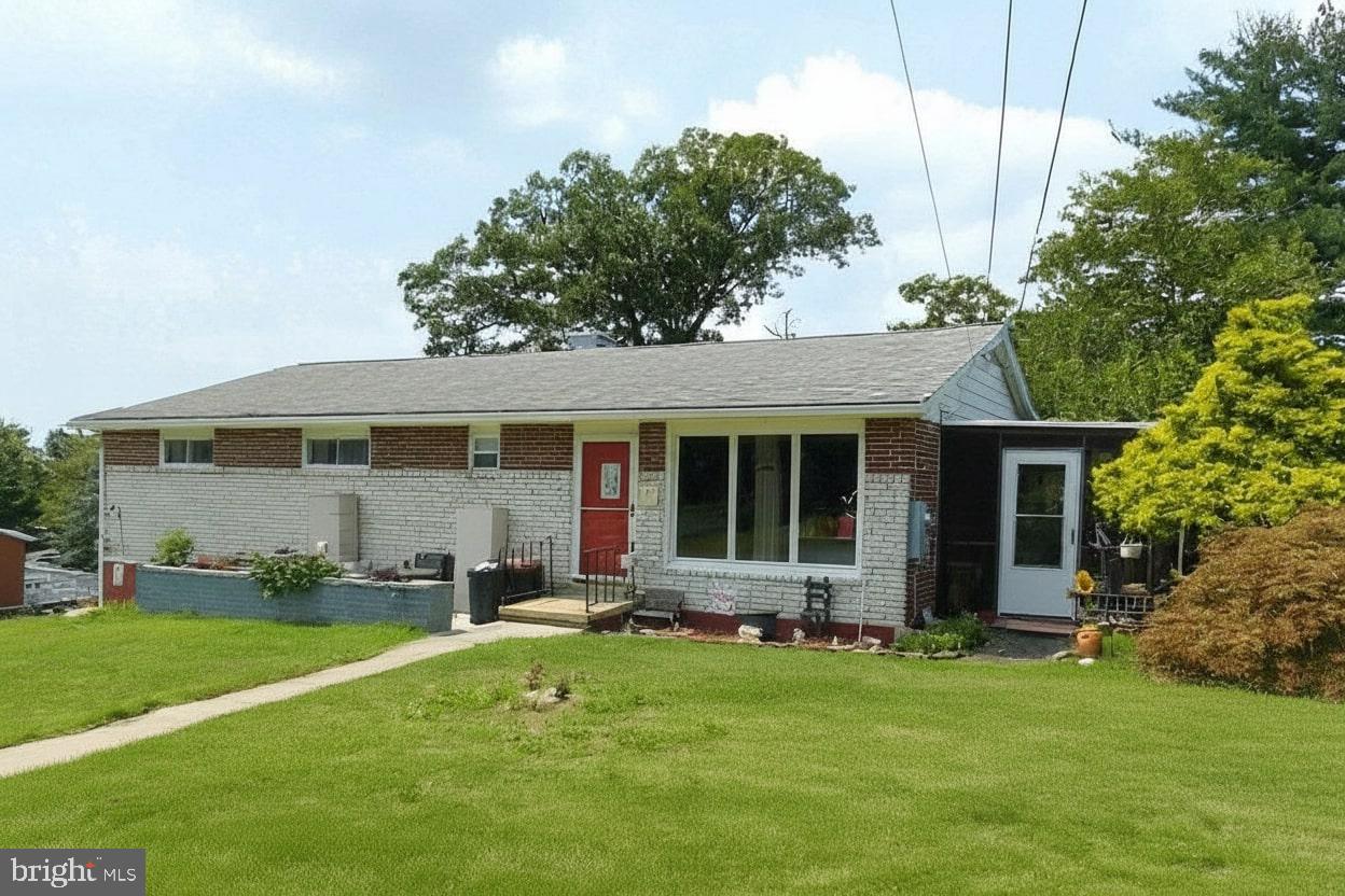 805 White Avenue, Cumberland