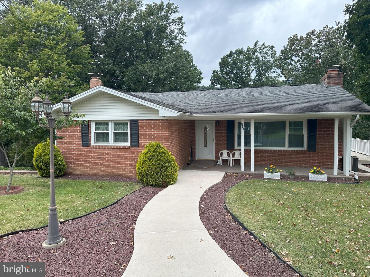 809 Valley View Drive, Lavale