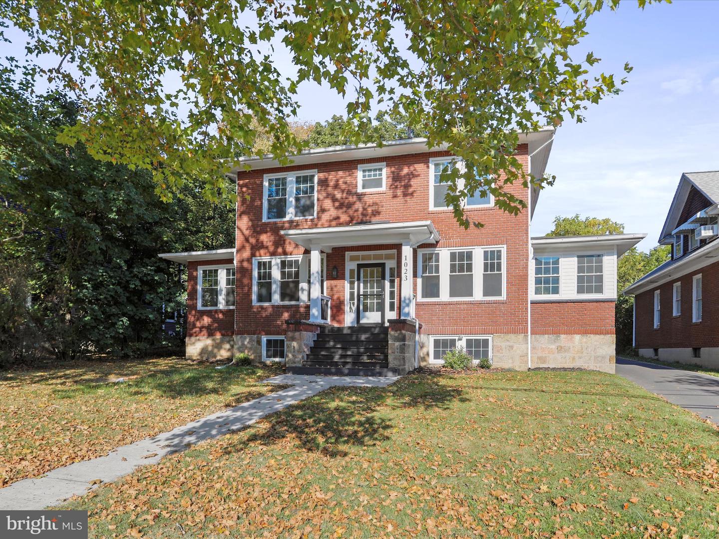1023 National Highway, Lavale