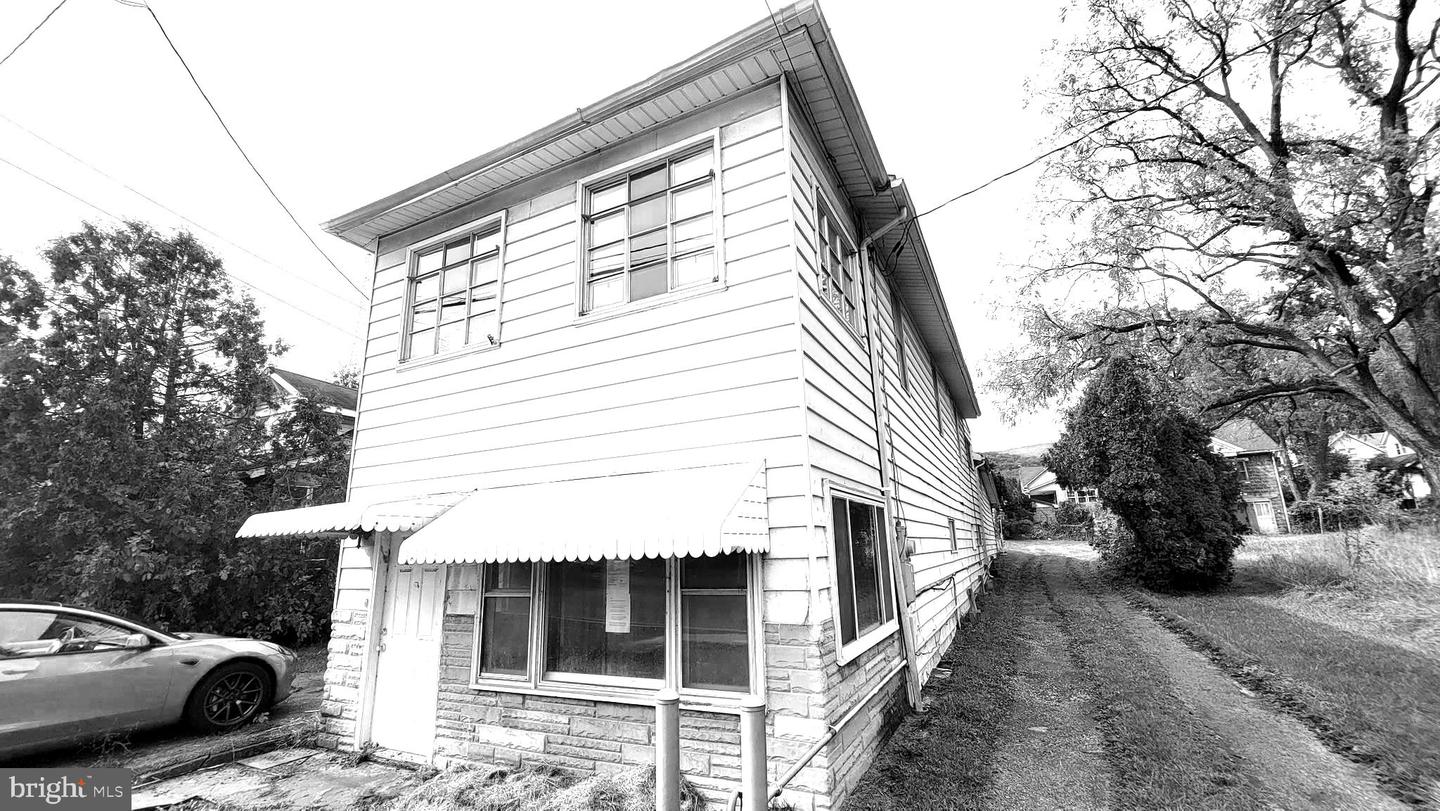 1073 National Highway, Lavale