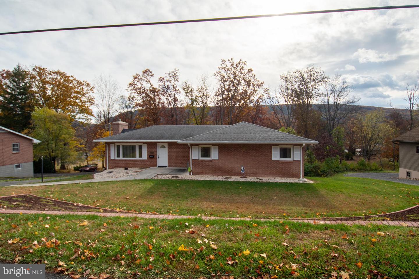 1034 Weires Avenue, Lavale