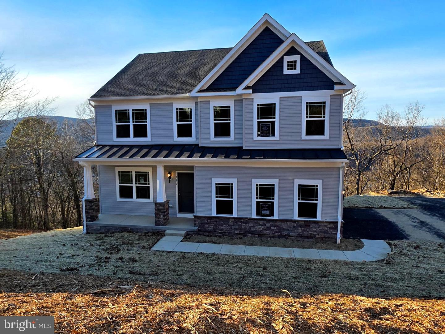 Skyview Drive W, Lavale