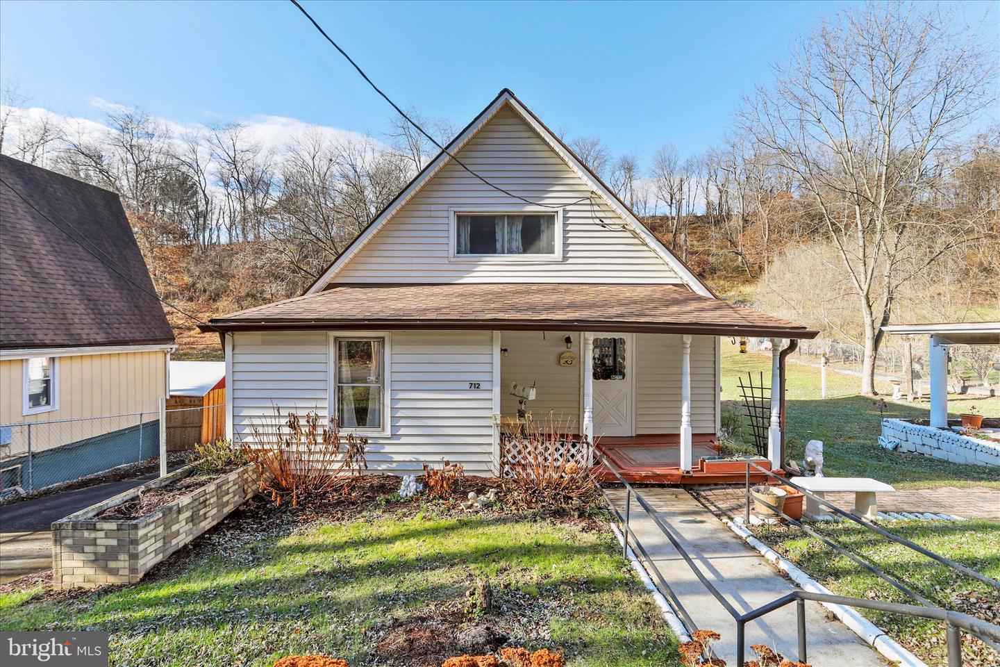 712 Golden Lane, Cumberland