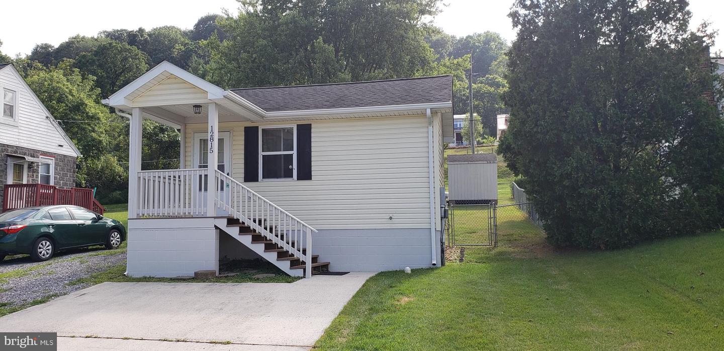 12815 Bowling Street, Cumberland