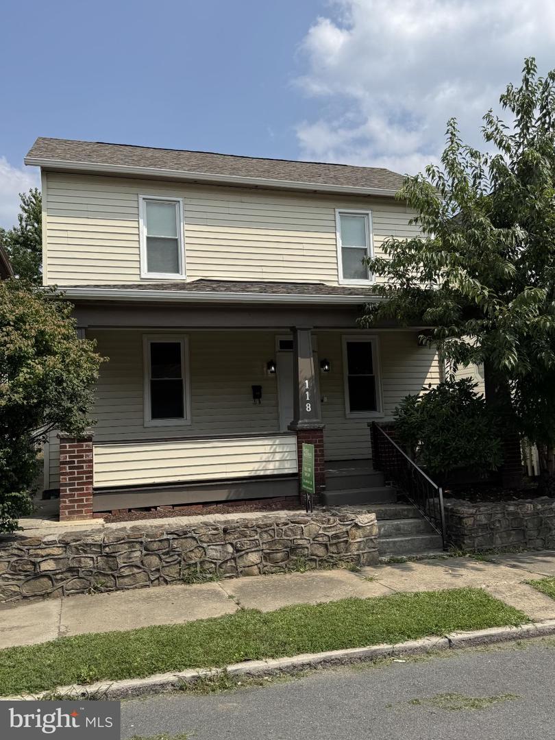 118 Oak Street, Cumberland