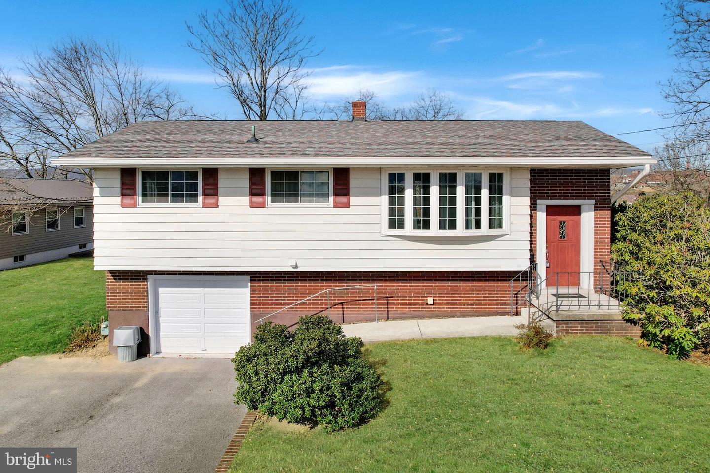 701 White Avenue, Cumberland