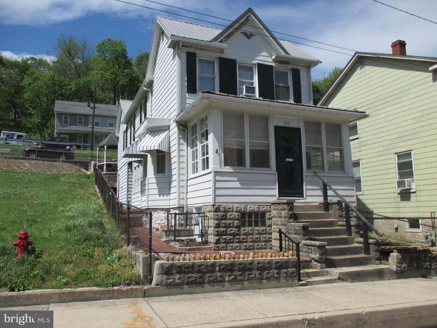 333 Pratt Street, Luke