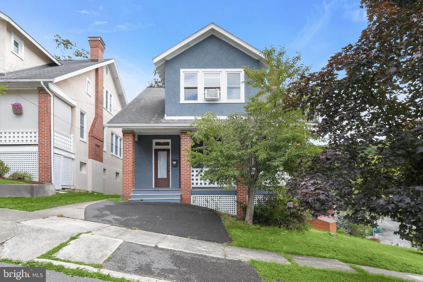 806 Washington Street